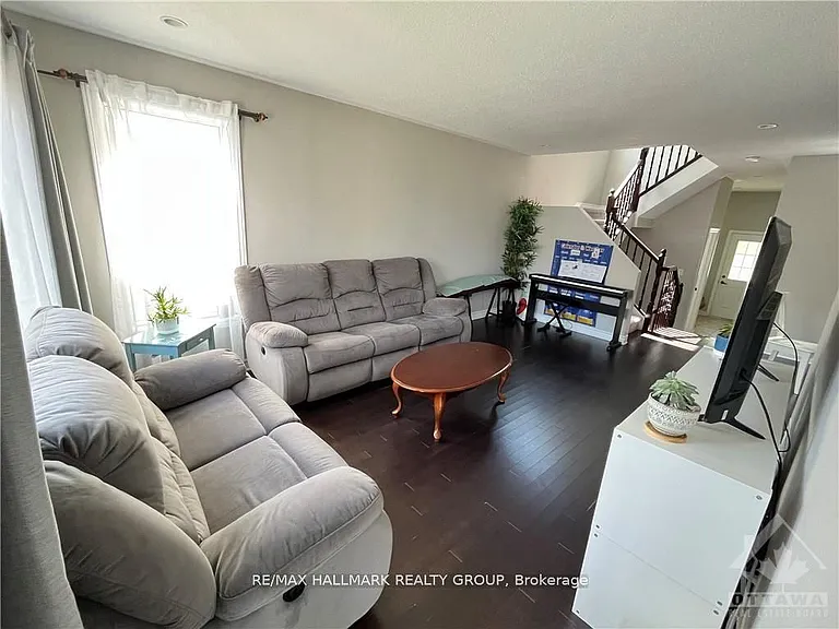 110 Garrity Cres — Photo 5