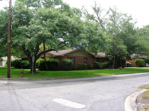 2nd image of 2902 Wildwood Dr