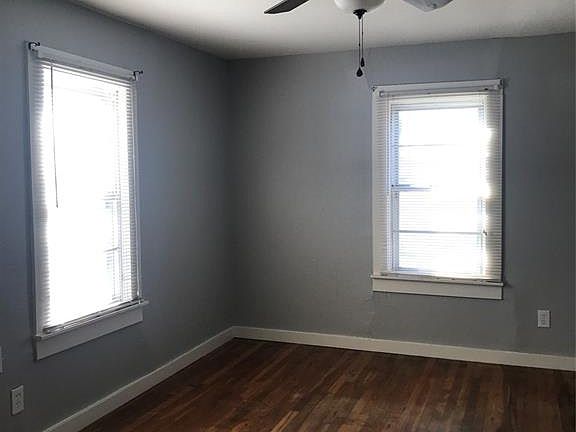 3rd image of 1322 Division St