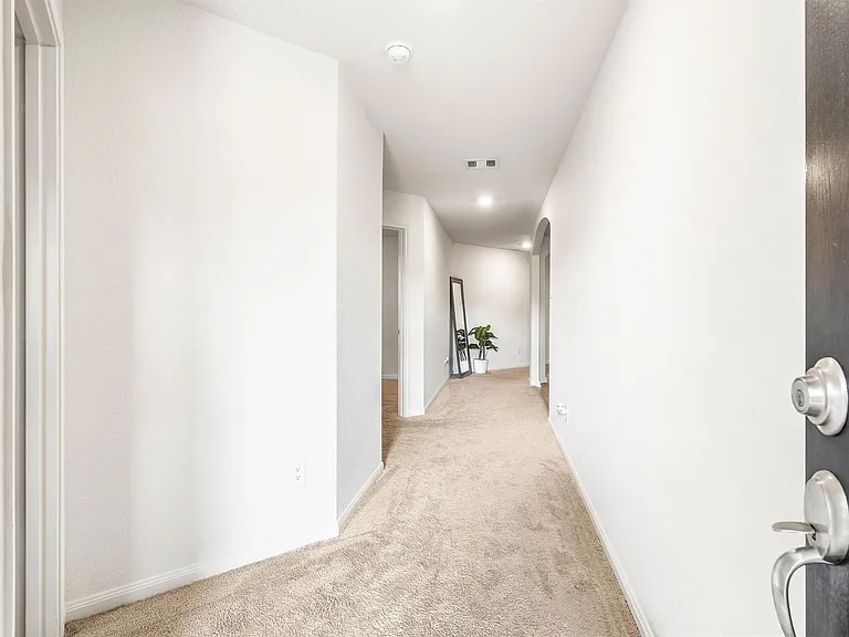 10619 Lost Maples Dr — Photo 4