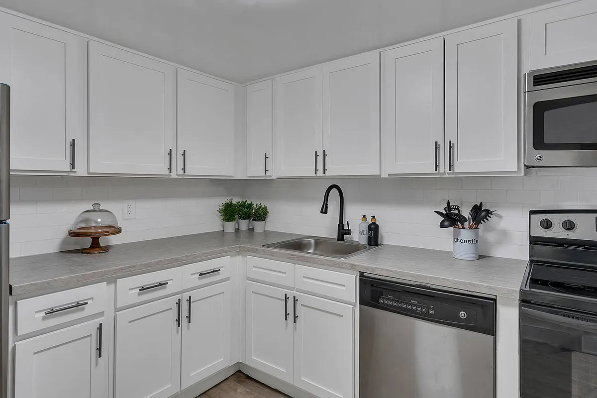 Kitchen - Townhomes at Gateway
