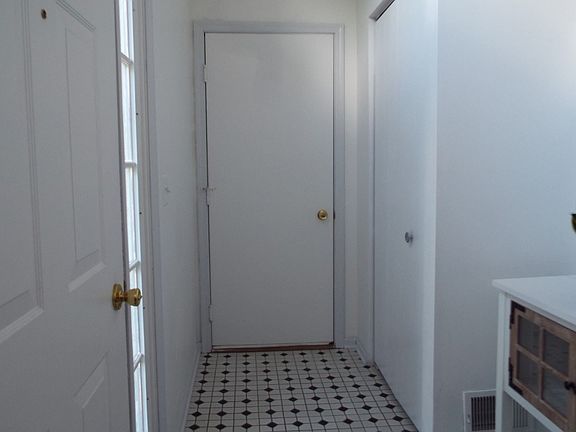2nd image of 172 Winchester Dr Unit B