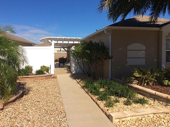 Side Yard StreetEntrance from