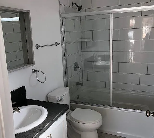 Master Bathroom (Bedroom 1)