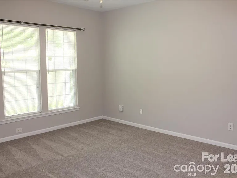 17534 Hawks View Dr — Photo 16