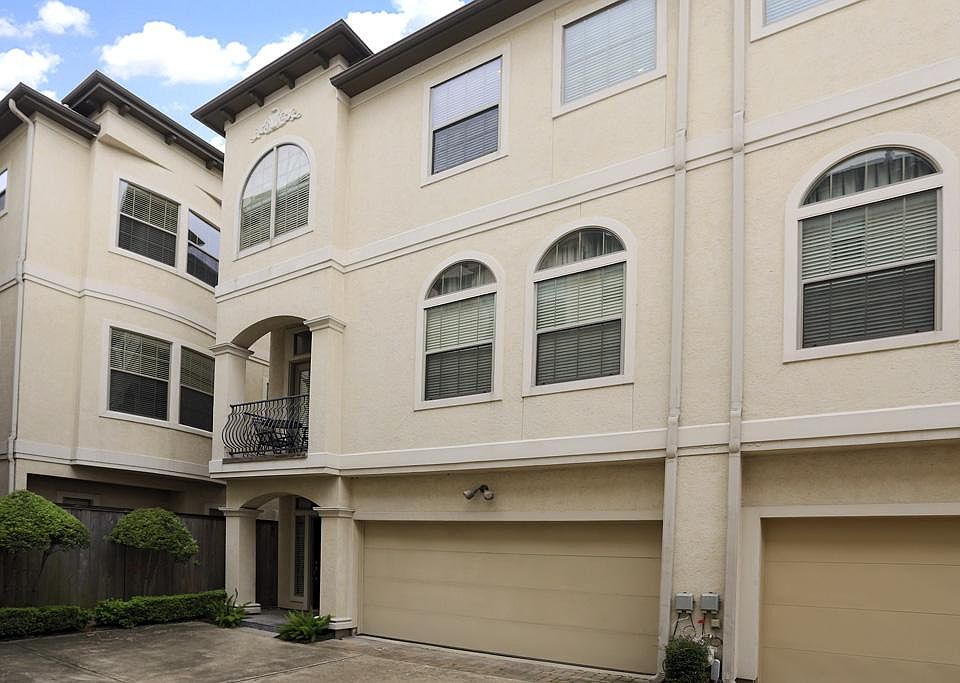 Beautiful corner townhome in serene community of Albany square highlighted by open living space and 