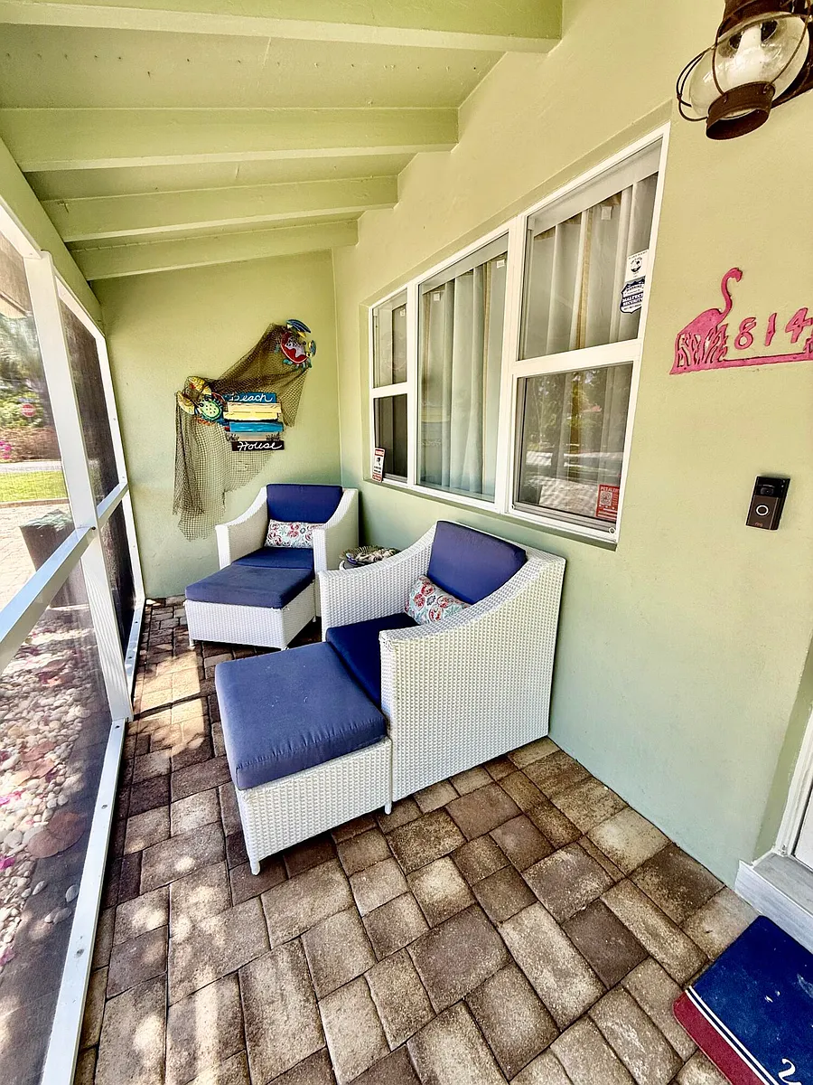 Building Photo - 814 S Lake Dr