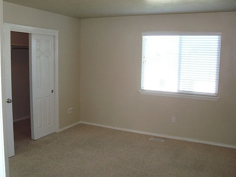 5107 Weston Ave — Photo 2