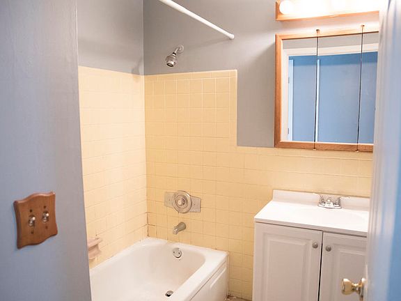 5th image of 1023 Nutmeg Sq S