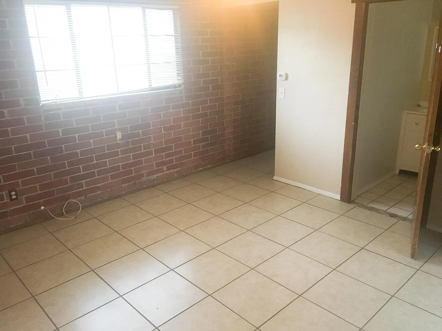 1233 N Tyndall Ave — Photo 4