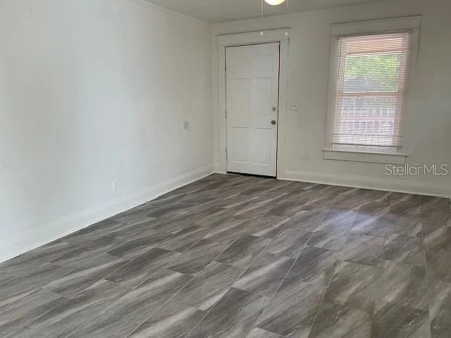 221 W Emily St — Photo 6