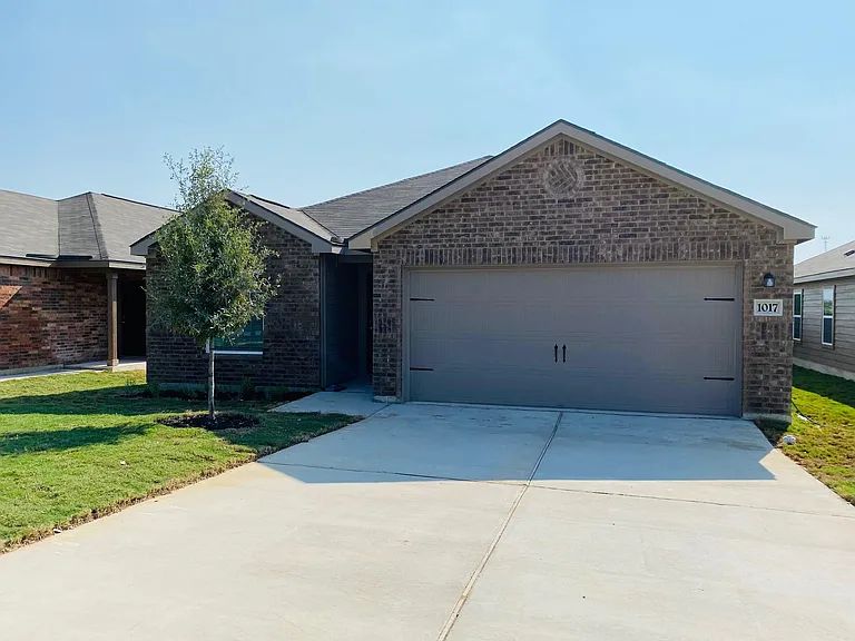 1017 Riverdale Cv — Photo 1