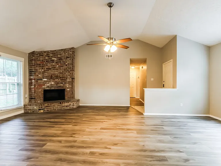 4703 Owens Creek Ln — Photo 3
