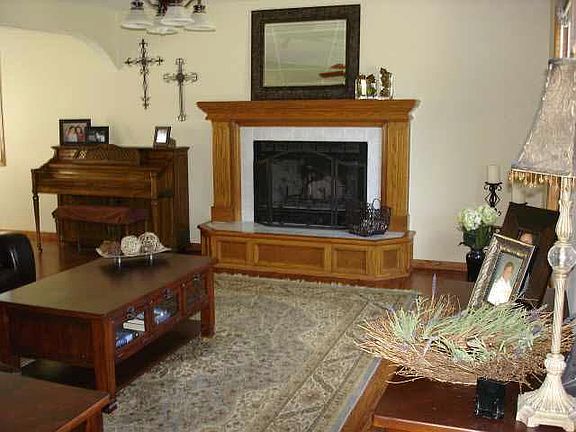 2nd image of 1905 N Pineview Dr