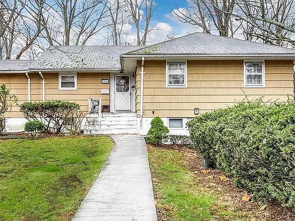 2nd image of 7 Sydell Ln