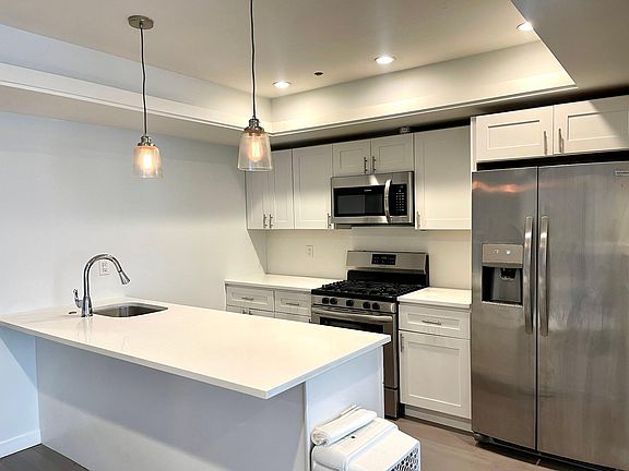 3rd image of 1446 N Franklin St #1L