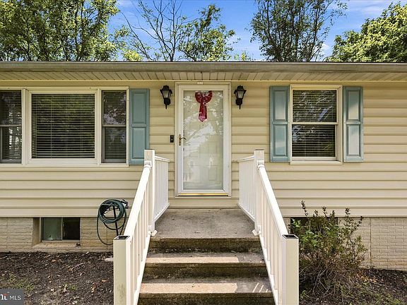5th image of 156 Morgan St