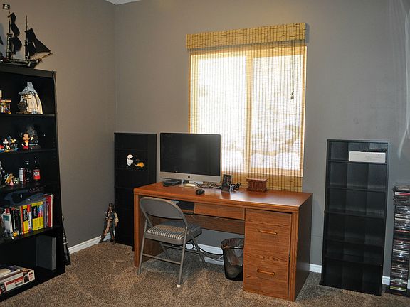 Den/Bedroom 4