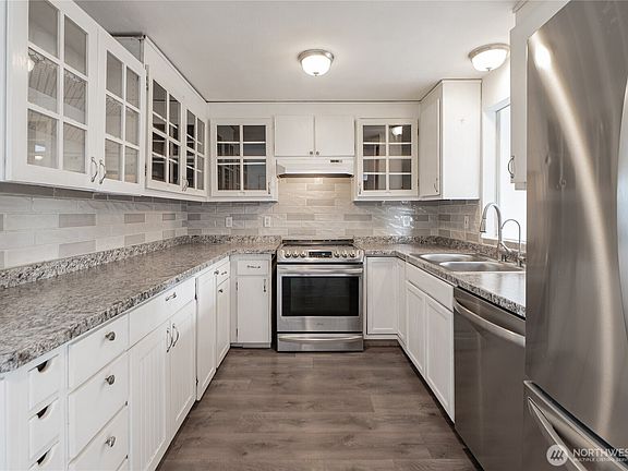 3rd image of 6852 Dutch Haven Drive
