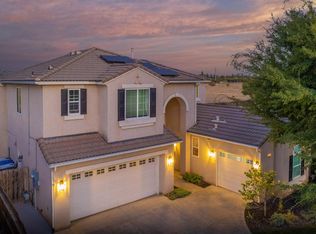 1051 N Coventry Ave, Clovis, CA 93611