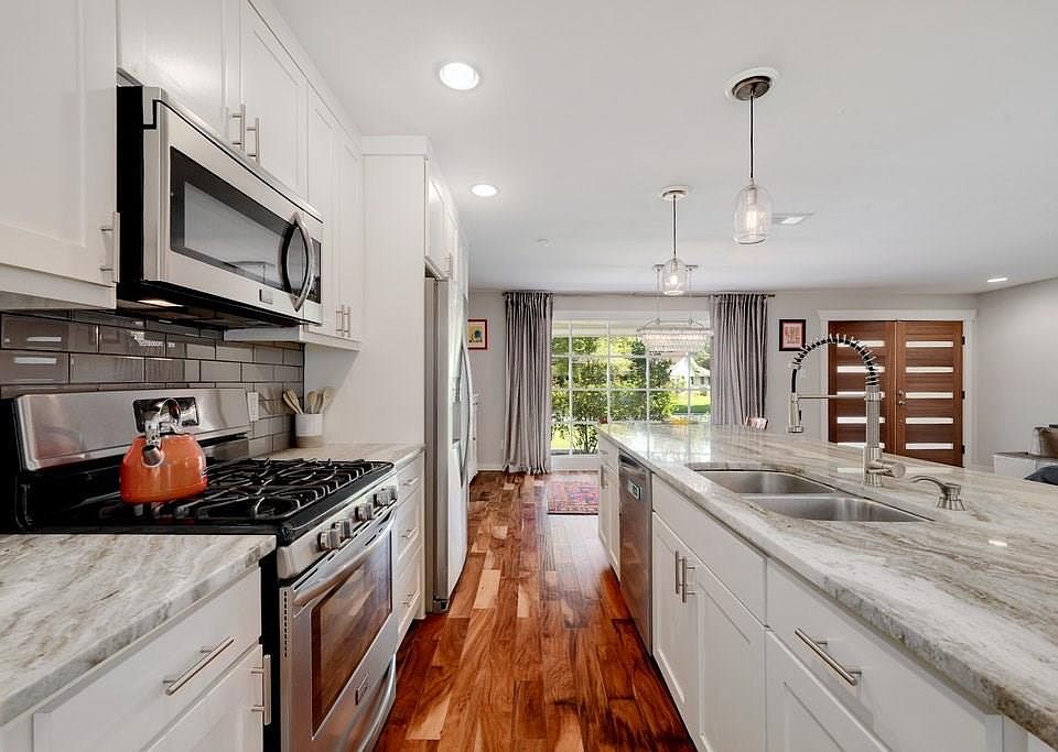 1st image of 3007 McElroy Dr