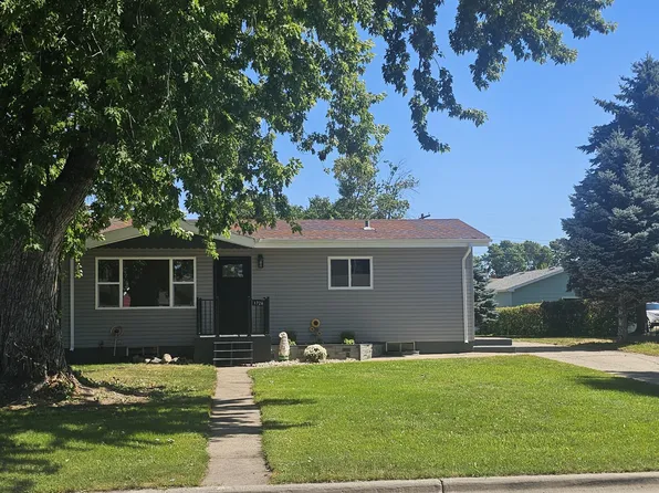 1726 4th Ave NE, Jamestown, ND 58401