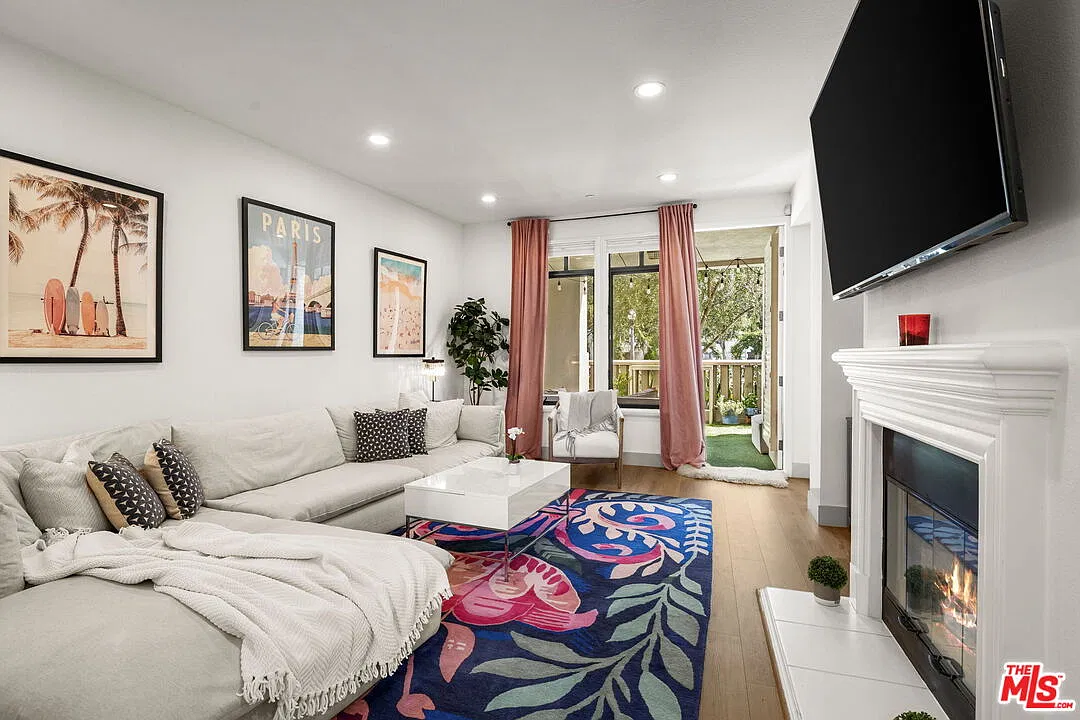 2 bed, 3.0 bath, 1670 sqft, $6,200 — Photo 2