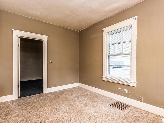 5th image of 2000 W Alice Ave