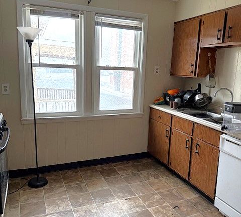 3rd image of 821-823 Westcott St #821