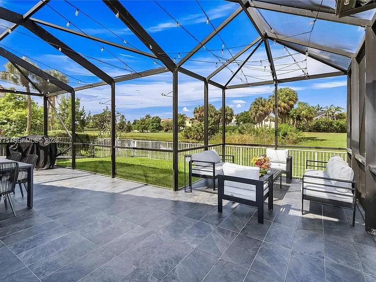 1530 Lacosta Dr W — Photo 27