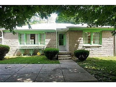 530 W 38th St photo 1