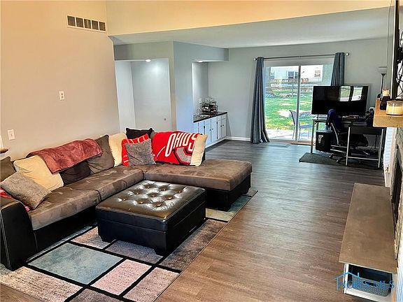 4th image of 6409 Antoinette Ln