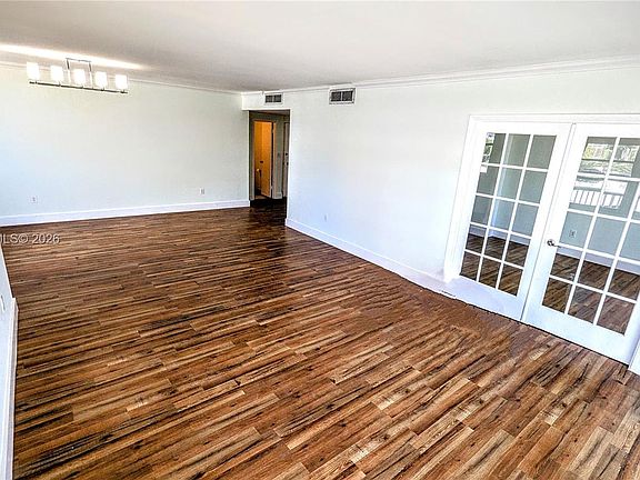 4th image of 300 Bayview Dr APT 206