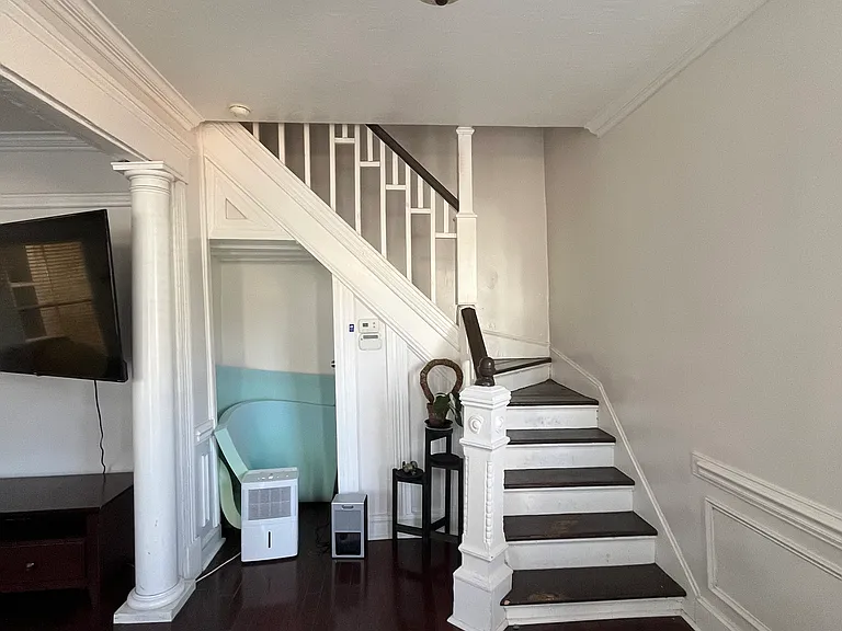 519 E 39th St — Photo 5
