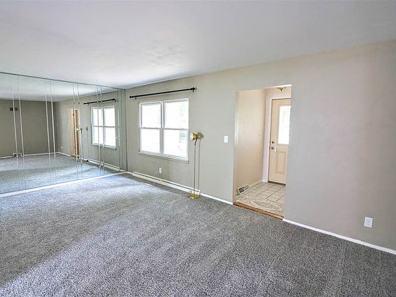 3rd image of 2503 W Moss Ave