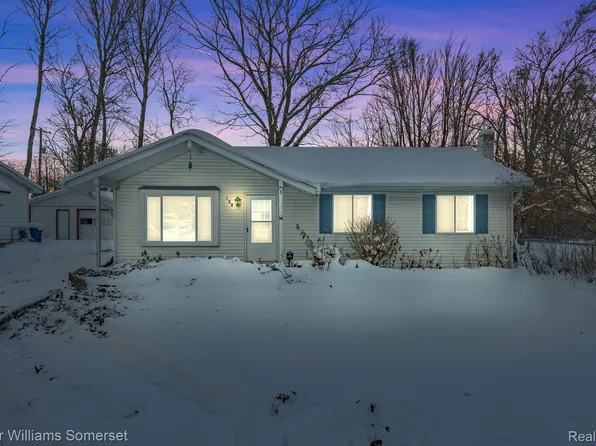 139 Broken Arrow Trl, Houghton Lake, MI 48629