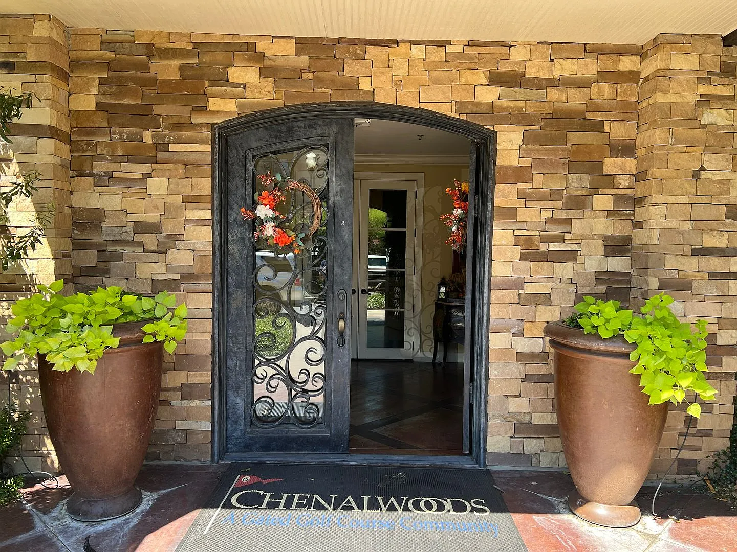 Stunning 2 Bedroom 2 Bathroom Gated Condo located at 422 Chenal Woods in Little Rock, Arkansas — Photo 4