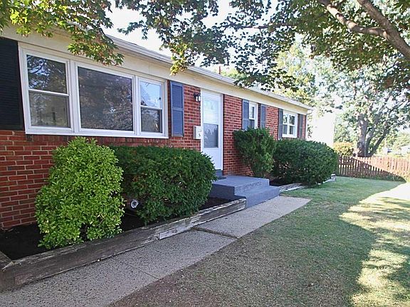 2nd image of 5 Sandy Ln