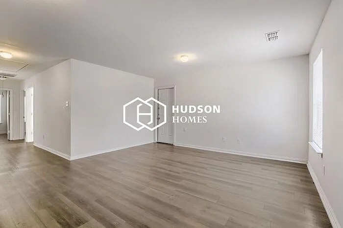 3 bed, 1.0 bath, 838 sqft, $1,025 — Photo 4