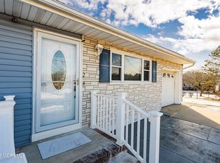 2 Green Ridge Dr, South Toms River, NJ 08757