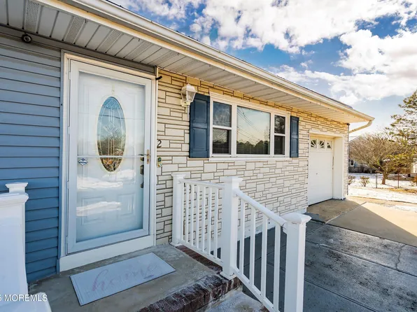 2 Green Ridge Drive, Toms River, NJ 08757