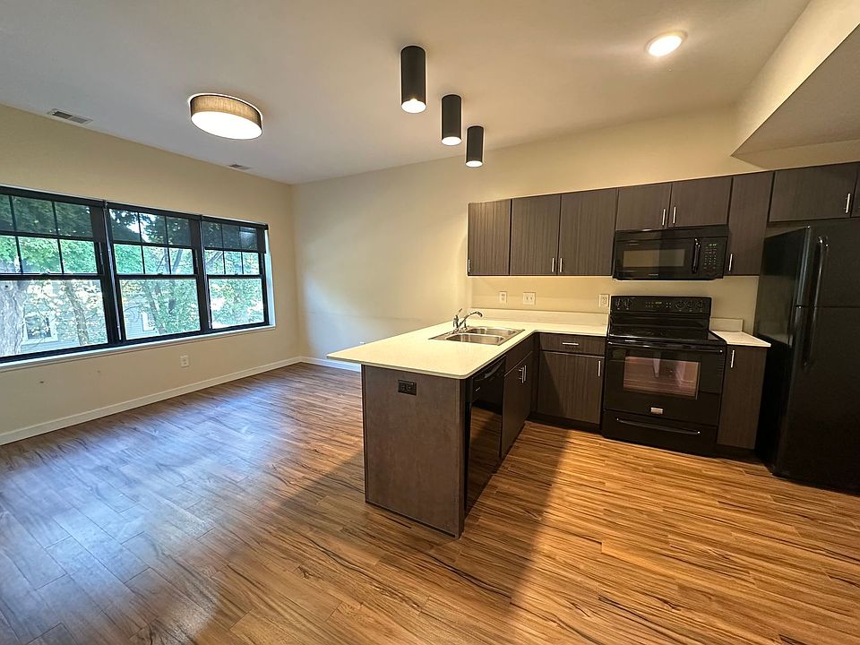 1st image of 1555 Wealthy St SE #206
