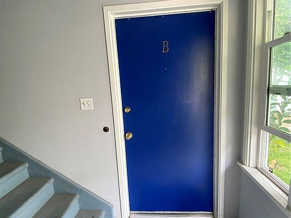 3rd image of 1107 Ocean Park Blvd APT B