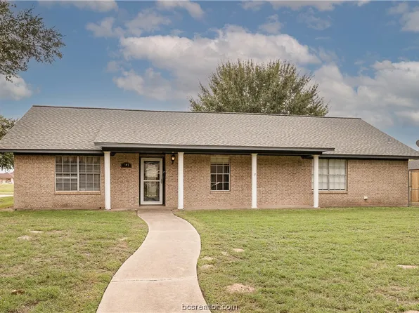 905 Hoyt St, Hearne, TX 77859