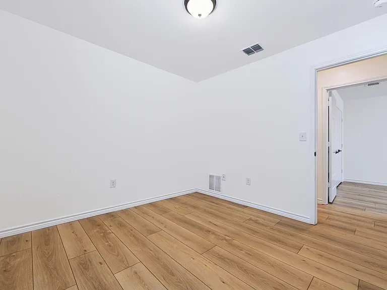 1030 Gruma — Photo 28