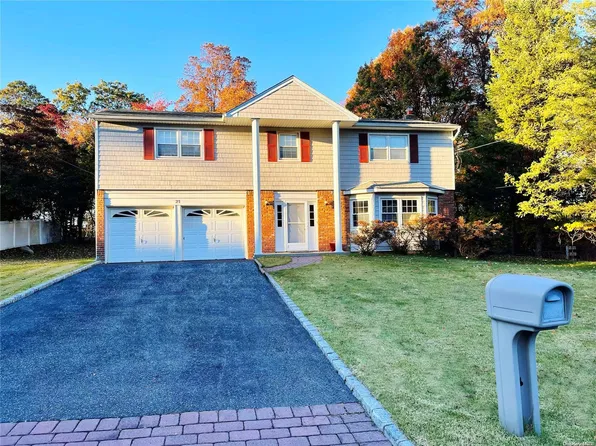 21 Campus Drive, East Setauket, NY 11733