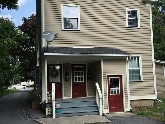 2nd image of 202 N Main St APT 3
