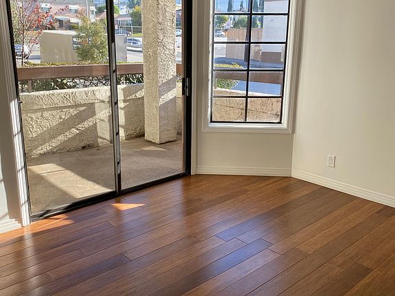 dining room with balcony