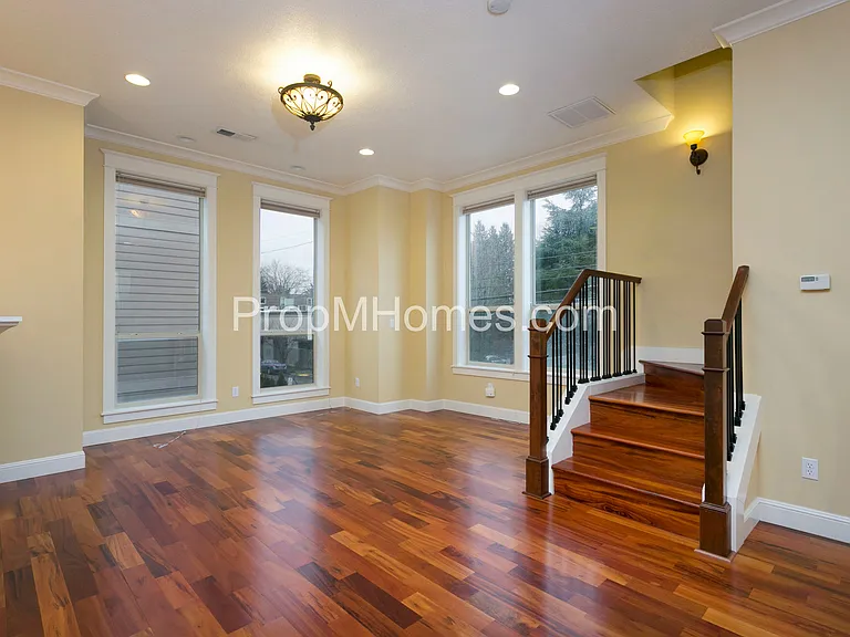 5121 N Williams Ave — Photo 3