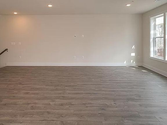 4th image of 214 Van Buren St